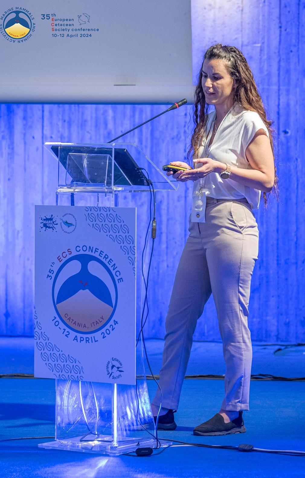 Yaly Mevorach presenting at the 35th ECS Conference